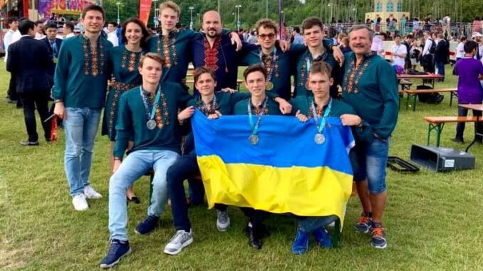 Ukrayinski-uchni-zdobuly-6-medalej-na-olimpiadi-z-matematyky-v-Brytaniyi
